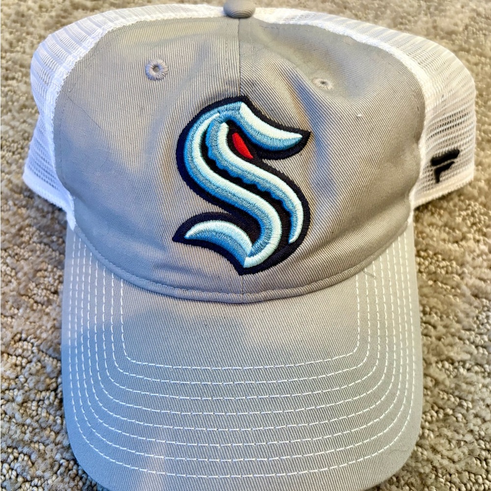 Seattle Kraken Beige and White Mesh Cap